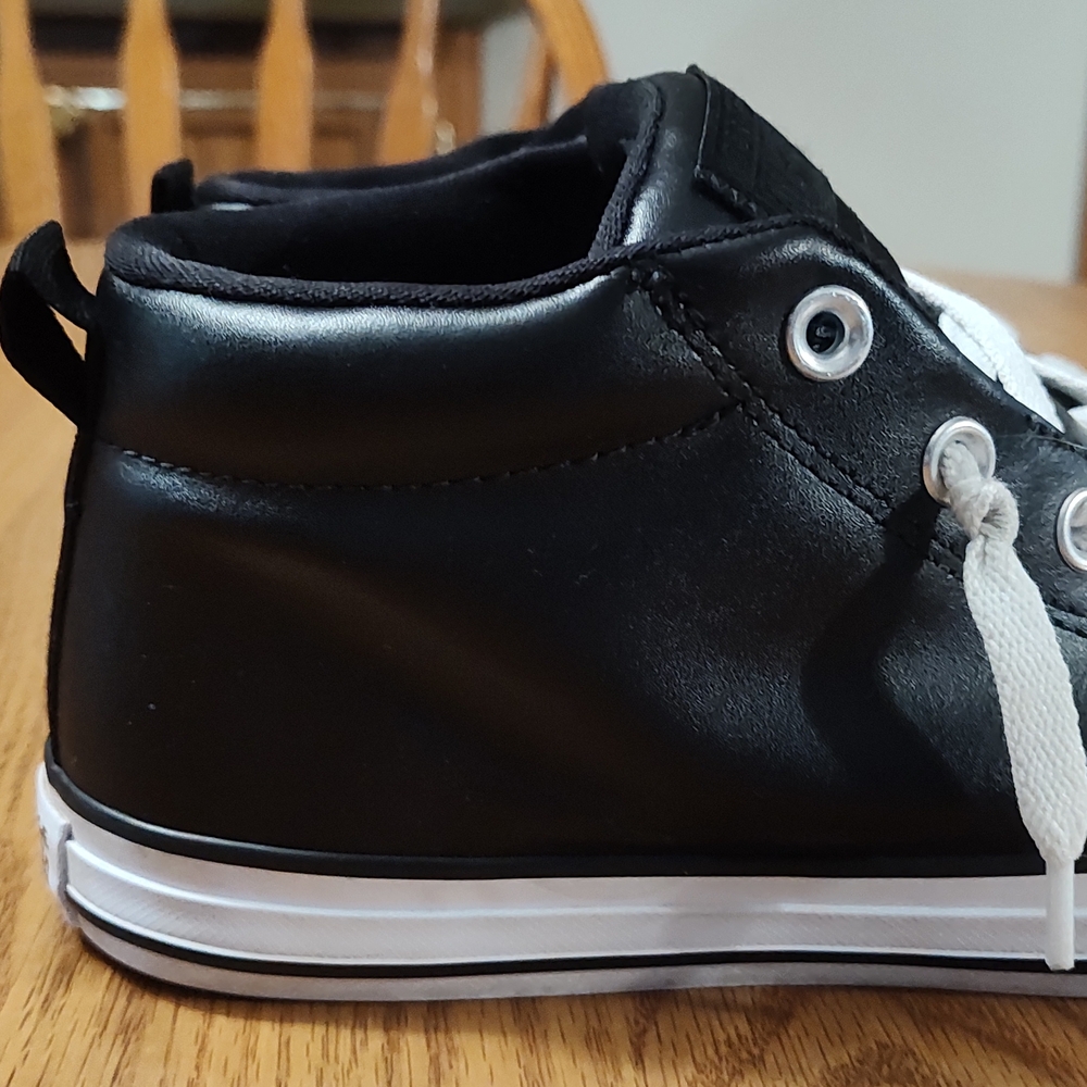 Converse (Chuck Taylor) Allstars. Kids Black Leather Sneakers Size 4. - Picture 2 of 7
